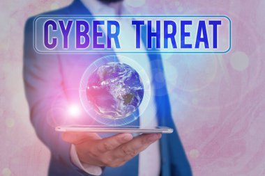 Mesaj işareti Siber Tehdit 'i gösteriyor. Kavramsal fotoğrafın NASA tarafından desteklenen bilgisayar sistemine ciddi zarar verme potansiyeli var..