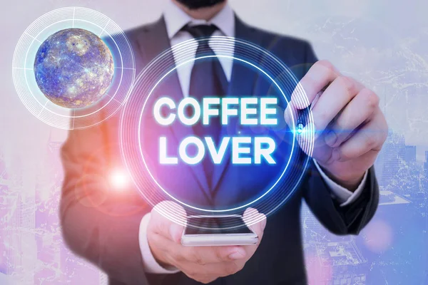 Handschrift tekst Koffie Minnaar. Concept betekent een demonstrant die houdt van of een voorliefde heeft voor het drinken van koffie Elementen van dit beeld geleverd door NASA. — Stockfoto