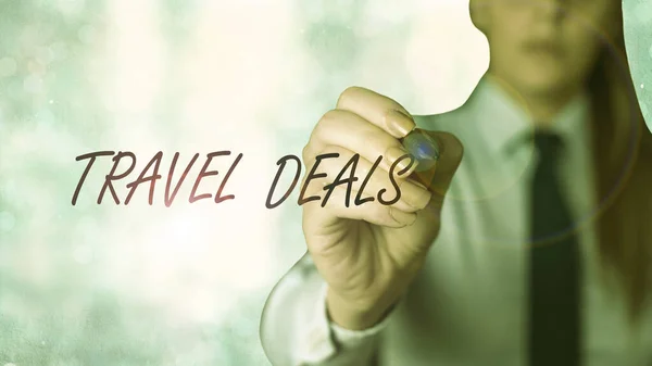 Seyahat anlaşmalarını gösteren metin işareti. Bir seyahat şirketi tarafından düzenlenen kavramsal fotoğraf tatili ve sabit bir fiyat ödemek. — Stok fotoğraf