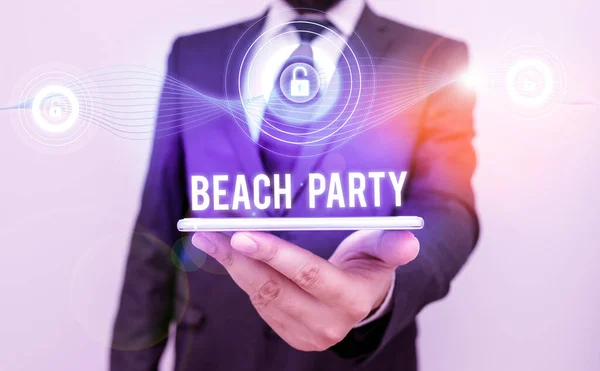 Ecriture conceptuelle montrant Beach Party. Business photo texte grand groupe de montrer organisent un événement à la plage . — Photo