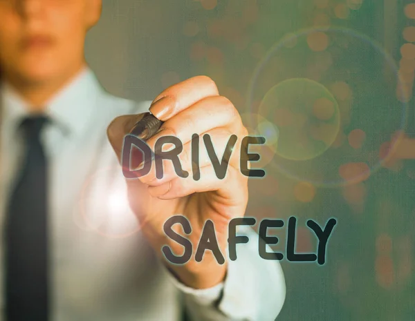 文字书写安全驾驶。你的商业概念应该遵循交通规则，遵守法律. — 图库照片