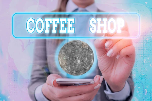 コーヒーショップを示すテキスト記号。コンセプト写真コーヒーと軽食を提供する小さな非公式のレストランこの画像の要素NASAが提供. — ストック写真