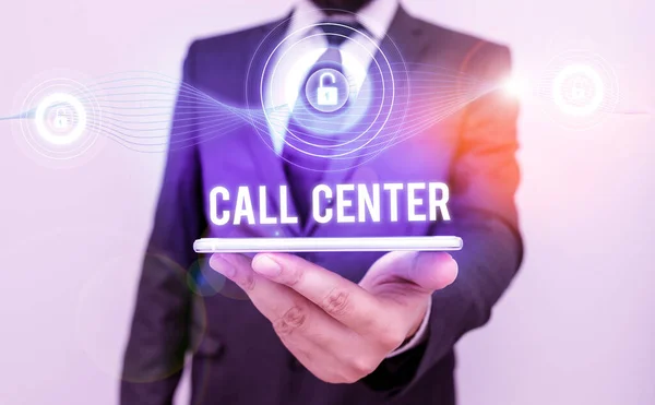 Escrita de mão conceitual mostrando Call Center. Texto de foto de negócios um escritório no qual um grande número de chamadas telefônicas são tratadas . — Fotografia de Stock