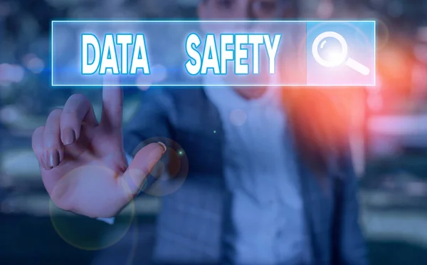 Notatka opisująca bezpieczeństwo danych. Prezentacja zdjęć biznesowych dotyczy ochrony danych przed utratą przez zapewnienie bezpiecznego przechowywania. — Zdjęcie stockowe