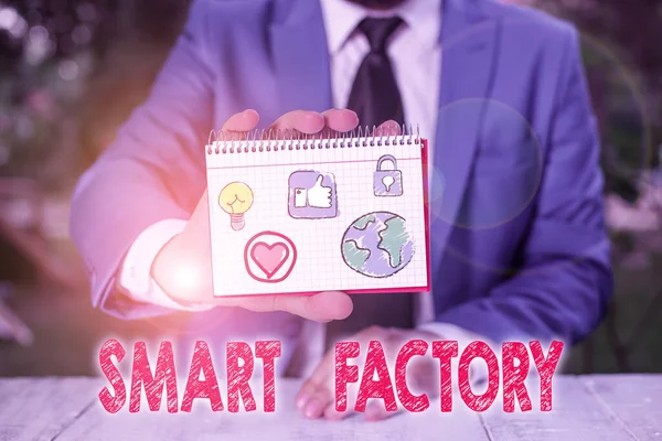 Tekst pisania słów Smart Factory. Koncepcja biznesowa wysoce zdigitalizowanego i połączonego zakładu produkcyjnego. — Zdjęcie stockowe