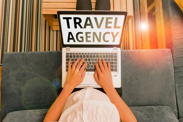 Ecriture conceptuelle montrant l'agence de voyage. Agence de présentation de photos d'affaires qui prend les dispositions nécessaires pour les voyageurs . — Photo