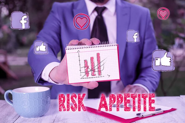 Escritura manual conceptual que muestra el apetito por el riesgo. Texto de foto de negocios el nivel de riesgo que una organización está dispuesta a aceptar . — Foto de Stock