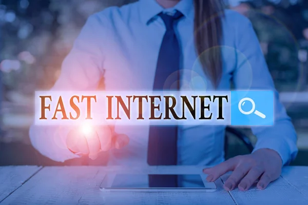Text schreiben schnelles Internet. Business-Konzept für Begriff für Internet-Service verwendet, der schneller als der Durchschnitt ist. — Stockfoto