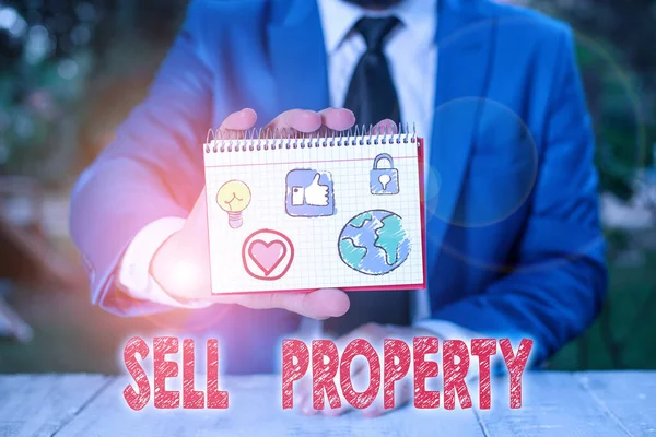 Texto de escritura de palabras Vender propiedad. Concepto de negocio para aceptar una oferta de dinero a cambio de la propiedad . —  Fotos de Stock