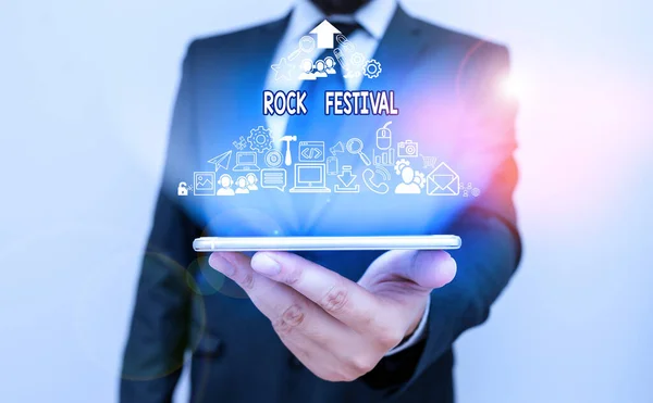 Teksten met Rock Festival. Conceptuele foto Grootschalig rockmuziekconcert met heavy metal genre. — Stockfoto