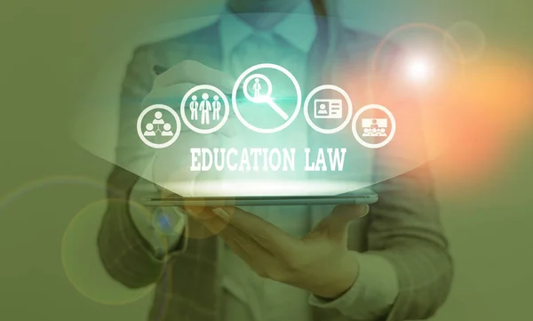 Handgeschreven tekst schrijven onderwijs recht. Concept betekent juridische discipline die alle kwesties met betrekking tot scholen omvat. — Stockfoto