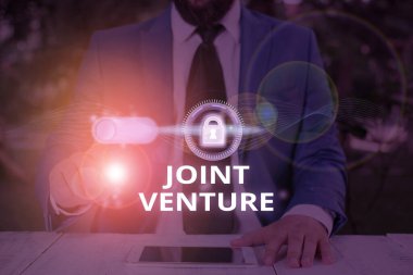 Joint Venture 'ı gösteren mesaj işareti. Kavramsal fotoğraf. Ortaklığın kesin amaçlarına ulaşmak için yeni bir firma kuruldu..