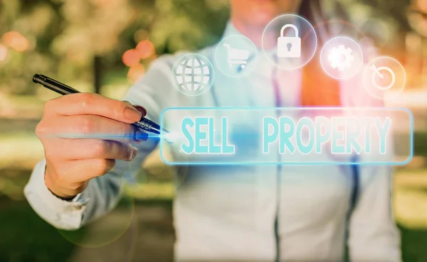 Írásos feljegyzés az ingatlan eladásról. Üzleti fotó bemutatása Elfogad egy ajánlatot a pénzt cserébe az ingatlan. — Stock Fotó