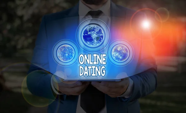 Υπογραφή κειμένου που δείχνει Online Dating. Εννοιολογική πρακτική φωτογραφία της αναζήτησης για ένα ρομαντικό εταίρο στο Διαδίκτυο Στοιχεία αυτής της εικόνας που παρέχεται από τη NASA. — Φωτογραφία Αρχείου