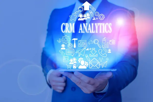 手写文本Crm Analytics 。概念意思是用来评价组织客户数据的应用程序. — 图库照片