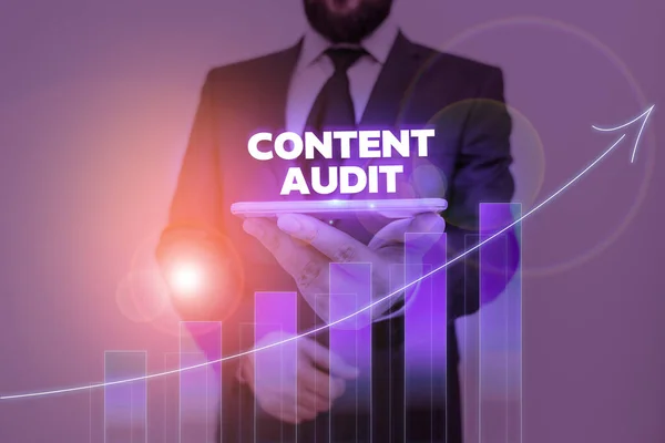 Tekst schrijven Content Audit. Bedrijfsconcept voor de beoordeling van inhoudelementen en informatie. — Stockfoto