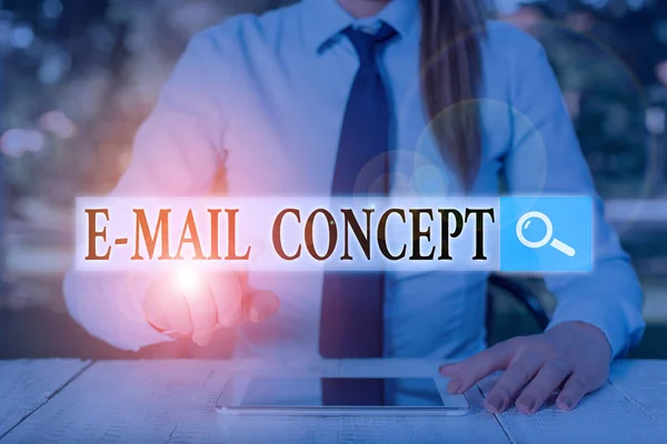 文字写作E邮件概念. 通过电子邮件联系客户的一系列营销工作的商业概念. — 图库照片