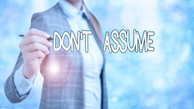 Don T Varsayımını gösteren bir not yazıyorum. İş fotoğrafı gösterimi sorgusuz ve kanıtsız bir şeyin doğru olduğunu kabul etmeyin.