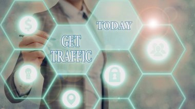 Trafiği gösteren bir not yazıyorum. Ziyaretçiler tarafından bir web sitesine gönderilen ve alınan veri miktarını gösteren iş fotoğrafı.