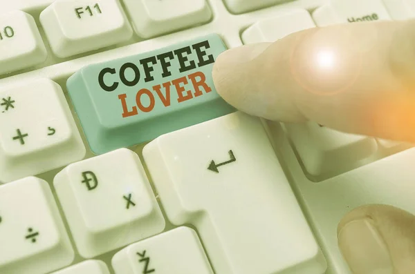 Написання тексту "Коханець кави". Бізнес-концепція для демонстрації, хто любить або любить пити каву . — стокове фото