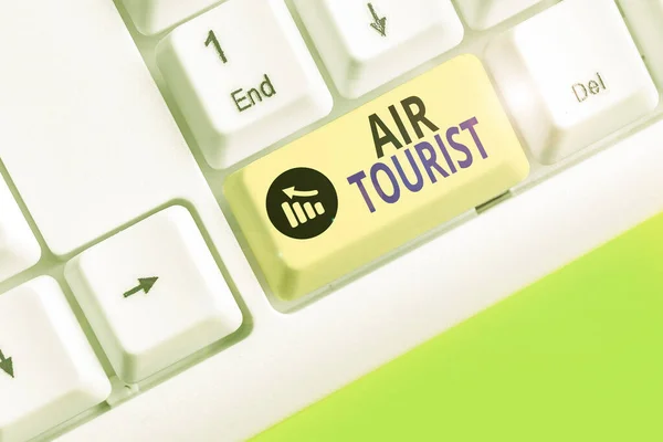 Texte montrant Air Tourist. Processus photo conceptuel d'aller d'un endroit à l'autre par n'importe quel objet volant . — Photo