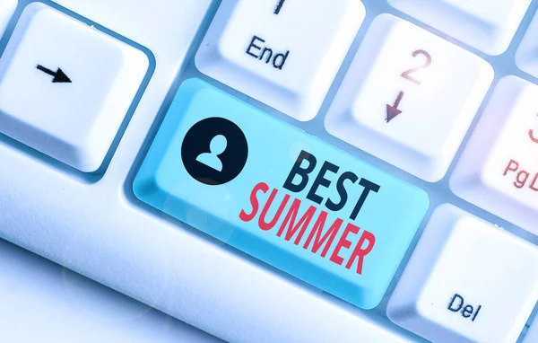 Texte manuscrit Best Summer. Concept signifiant que le temps est plus chaud et de nombreux élèves obtiennent une pause de l'école . — Photo