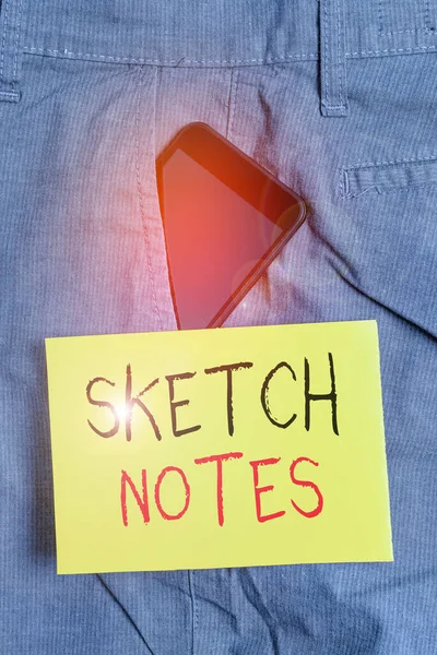 Texto de escritura de palabras Sketch Notes. Concepto de negocio para el notetaking visual Combinación de notetaking y doodling dispositivo Smartphone dentro de pantalones de trabajo formales bolsillo delantero cerca de papel de nota . —  Fotos de Stock