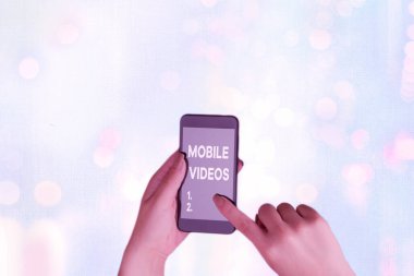 El yazısı Mobil Videolar. Cep telefonlarında görüntülenen veya kullanılan elektronik ortam anlamına gelen kavram.