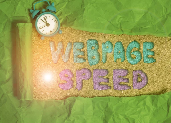 Słowo pisanie tekstu Prędkość strony internetowej. Koncepcja biznesowa dotycząca tego, jak szybko użytkownicy są w stanie widzieć i wchodzić w interakcje z treściami. — Zdjęcie stockowe