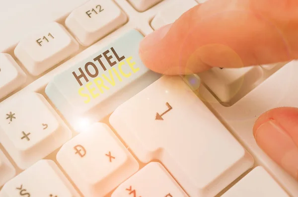 Notatka pisemnie pokazująca Hotel Service. Prezentacja zdjęć biznesowych Zapewnienie gościom ciepłego zakwaterowania i innych usług. — Zdjęcie stockowe
