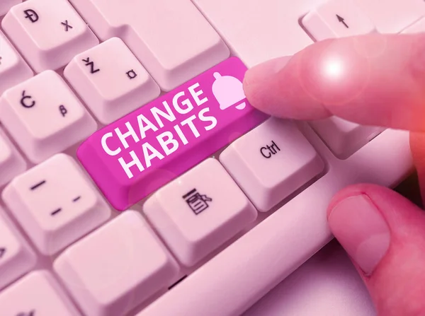 Schrijfbriefje met Change Habits. Zakelijke foto presentatie om te stoppen met iets dat enigszins slecht of schadelijk is. — Stockfoto