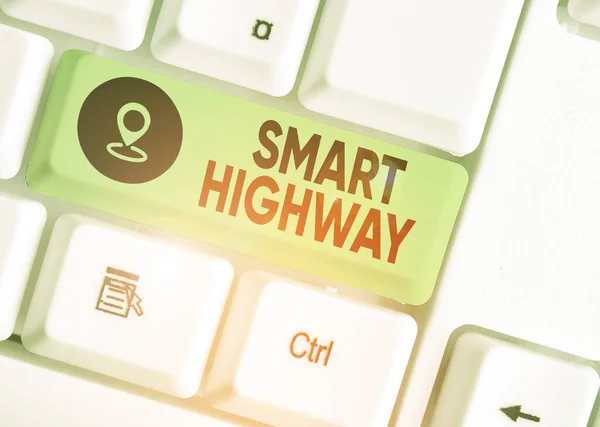 Escritura manual conceptual que muestra Smart Highway. Texto de la foto del negocio Carreteras que convergen las tecnologías viarias altamente avanzadas . — Foto de Stock