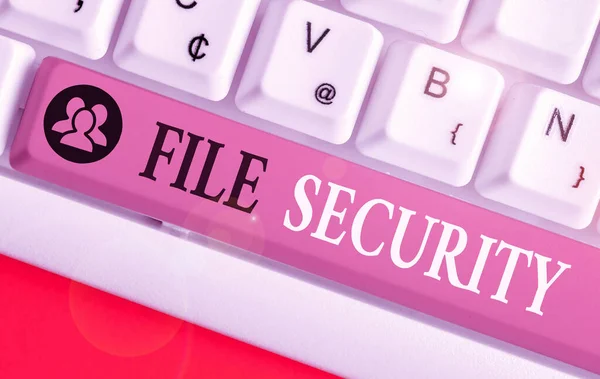 Word scrittura di testo File di sicurezza. Concetto aziendale per proteggere i dati digitali come quelli contenuti in un database dalle perdite . — Foto Stock