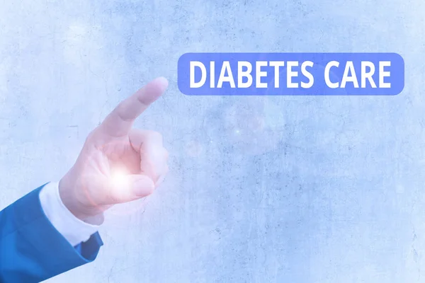 Skriva lapp som visar Diabetes Care. Företagsfoto visa upp Journal för hälso- och sjukvårdspersonal för att behandla diabetes. — Stockfoto