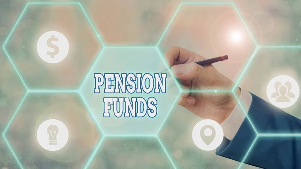 Testo calligrafico Fondi pensione. Concetto di pool di investimenti che pagano gli impegni pensionistici dei dipendenti . — Foto Stock