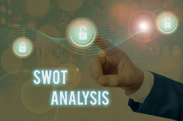 Kézírás szöveg Swot Analysis. A vállalati versenyhelyzet értékeléséhez használt fogalmi jelentési keret. — Stock Fotó