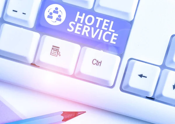 Word σύνταξη κειμένου Υπηρεσία ξενοδοχείου. Επιχειρηματική ιδέα για την παροχή ζεστού καταλύματος στους επισκέπτες και άλλες υπηρεσίες. — Φωτογραφία Αρχείου