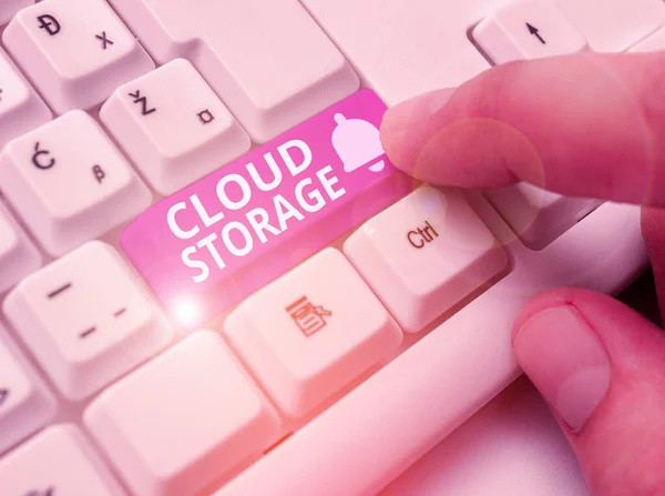 Schreibnotiz, die Cloud Storage zeigt. Geschäftsfotos mit den digitalen Daten werden in logischen Pools gespeichert und verwaltet. — Stockfoto