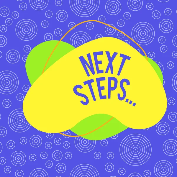 Sonraki Adımlar el yazısı metni. Kavrama, ilkini bitirdikten sonra yaptığınız bir şey anlamına gelir. Asimetrik düzensiz biçim şekli nesne ana hatları çoklu renk tasarımı.