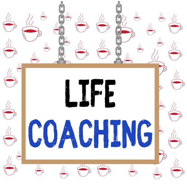 Yaşam koçluğunu gösteren bir not yazıyorum. Kariyerlerindeki hedeflerine ulaşmada yardımcı olmak için işe alındıklarını gösteren iş fotoğraflarının sergilenmesi Whiteboard dikdörtgen çerçeve çerçeve yüzey paneli.