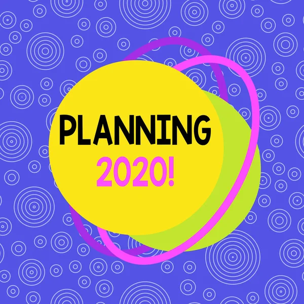 Tekst pisma Planowanie 2020. Koncepcja oznacza proces tworzenia planów na coś w przyszłym roku Asymetryczny nierównomierny kształt szablonu obiektu zarys obiektu wielobarwny. — Zdjęcie stockowe