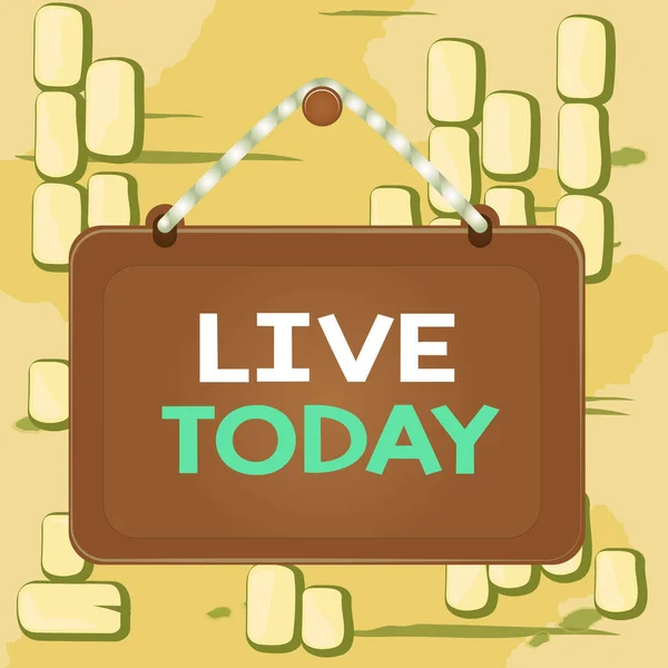 Woord schrijven tekst Live Today. Business concept voor het doorbrengen van je leven doen wat je wilt Live in het huidige moment Board vaste nagel frame string gestreept gekleurde achtergrond rechthoek paneel. — Stockfoto