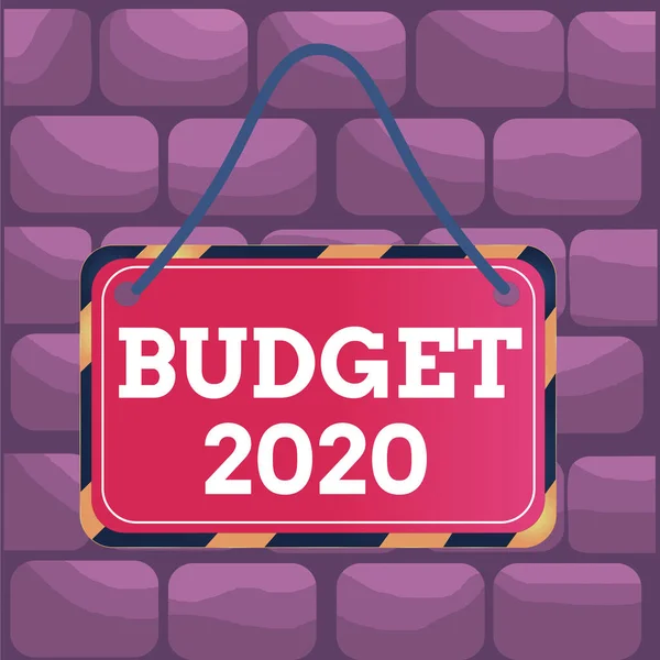 Передача тексту Budget 2020. Концепт означає оцінку доходу і витрат для наступного або поточного року Дошка прикріпив стрічковий колір чорний жовтий рама порожній прямокутник форми. — стокове фото