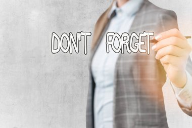 Unutma 'yı gösteren kavramsal el yazısı. İş fotoğrafçılığı, birisine önemli bir gerçeği veya detayı hatırlatmak için kullanılır..