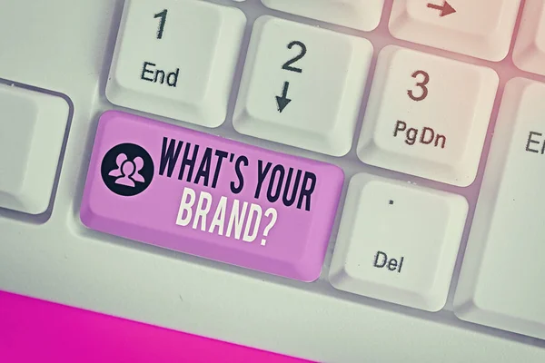 문자를 쓰는 단어는 여러분의 브랜드 질문을 자극합니다. 제품 로고에 대해 물어 보는 비즈니스 개념은 무엇을 하고 소통하는지. — 스톡 사진