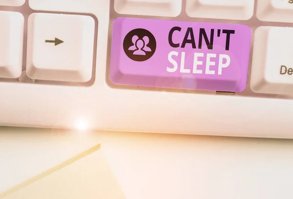 Texte indiquant Cant Sleep. Problème de photo conceptuelle s'endormir ou se réveiller fréquemment pendant la nuit . — Photo