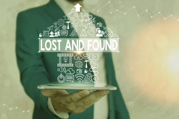 Segno di testo che mostra Lost And Found. Foto concettuale un luogo in cui gli oggetti smarriti vengono memorizzati fino a quando non vengono recuperati . — Foto Stock