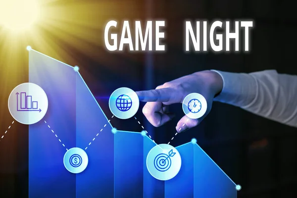 Schrijfbriefje met Game Night. Zakelijke foto presentatie meestal zijn opgeroepen op volwassen speeldata zoals poker met vrienden. — Stockfoto