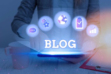 Blogu gösteren not yazılıyor. İş fotoğrafı gösterimi düzenli olarak güncellenmiş web sitesi sayfası bireysel olarak yürütülüyor.