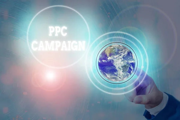 Schrijfbriefje met Ppc-campagne. Business photo showcasing gebruik maken van PPC om hun producten en diensten Elementen van dit beeld geleverd door NASA promoten. — Stockfoto